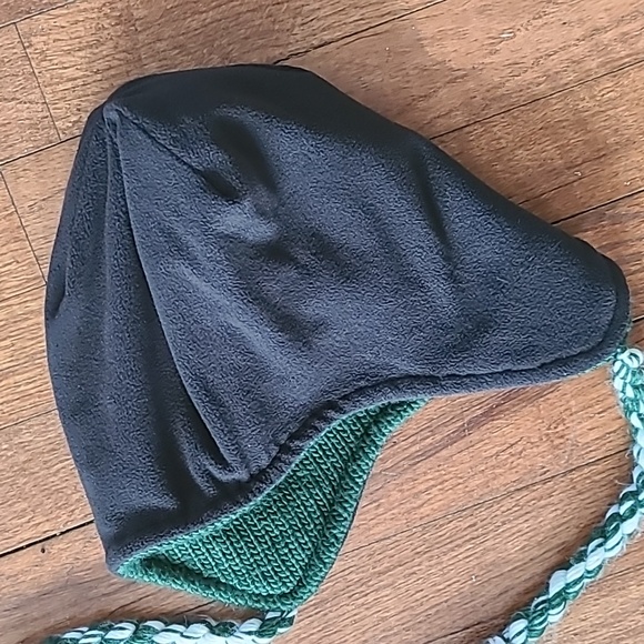 Columbia MSU‎ winter green white yarn Tassel Pom Beanie Hat women's OS - Picture 8 of 11